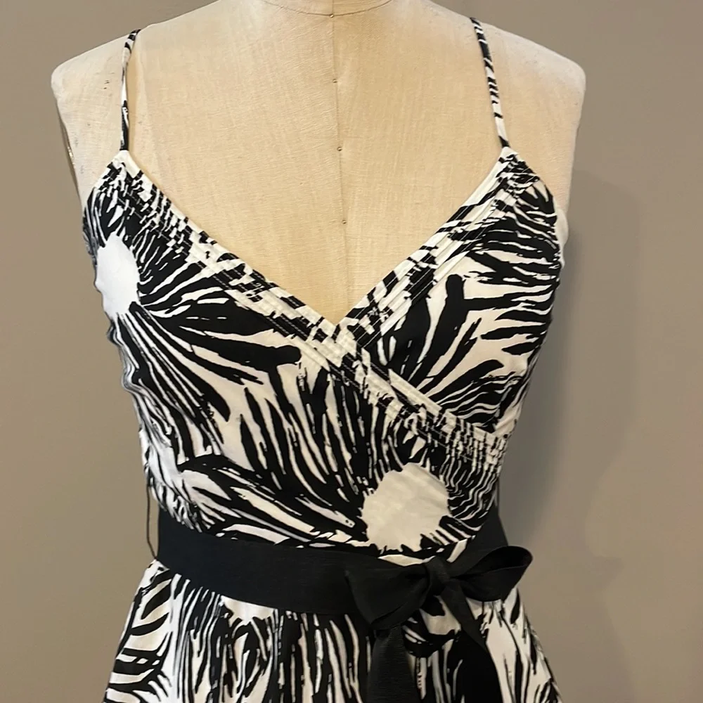 Forever 21 Strappy Sunflower knee length dress - Picture 2 of 6